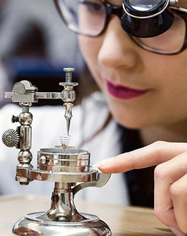 温妮·珍尼丝-重庆宝玑售后服务中心制表师